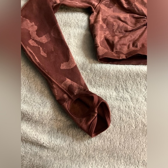 Gymshark Adapt Camouflage Seamless Long Sleeve Crop Top Size Small - Picture 3 of 5